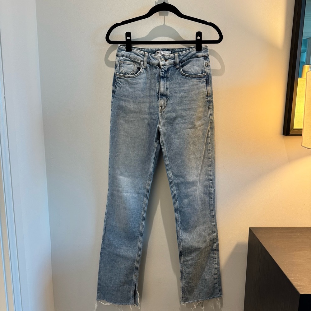 ZARA — HIGH-WAIST JEANS